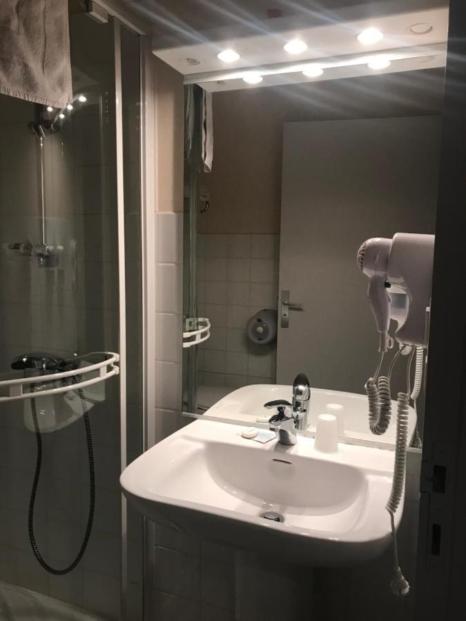 Hotel Du Centre Gueugnon Eksteriør bilde