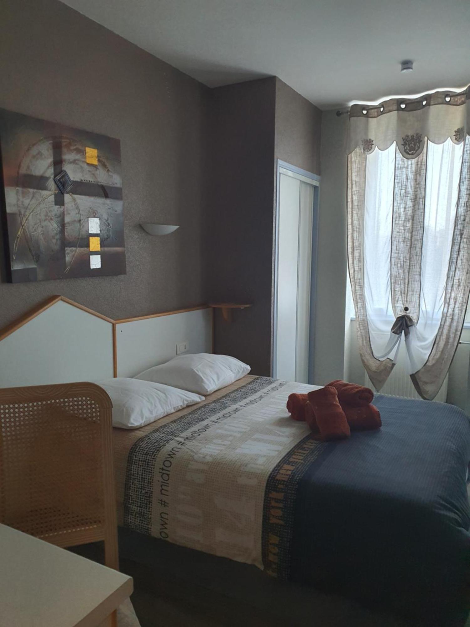 Hotel Du Centre Gueugnon Eksteriør bilde